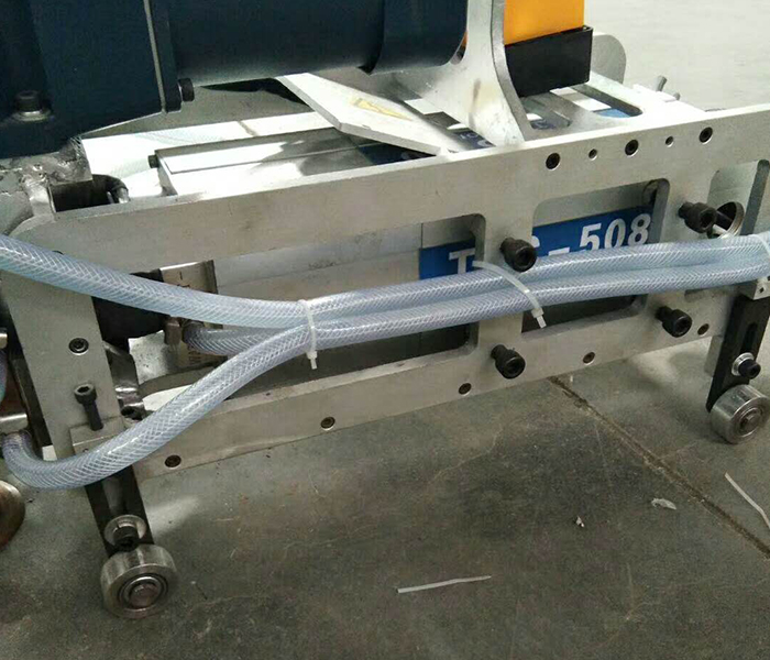 屋面手持便攜式自動滾焊機