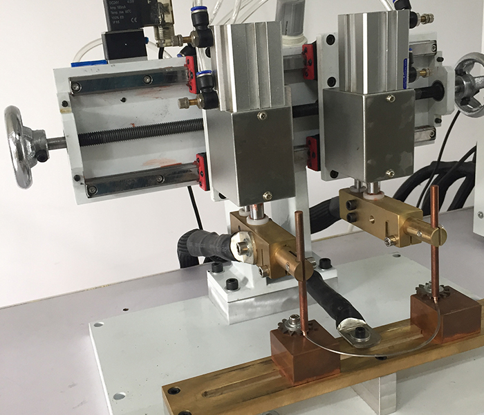 雙頭移動胸扣點焊機